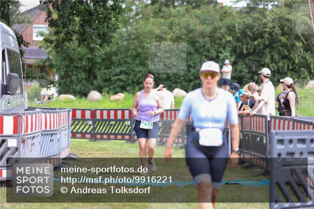 21.06.2026 - 29. Vierlanden-Triathlon Andreas Tolksdorf http://msf.ph/oto/9916221 21.06.2026 14:16:36 Ziel 830, 1144 meine-sportfotos.de
