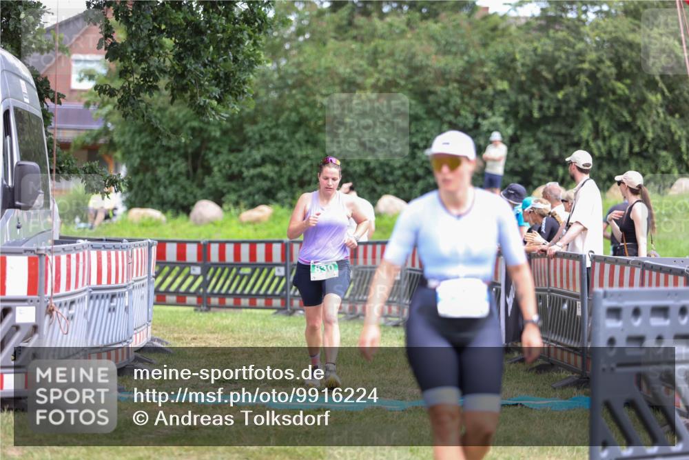 21.06.2026 - 29. Vierlanden-Triathlon Andreas Tolksdorf http://msf.ph/oto/9916224 21.06.2026 14:16:36 Ziel 830, 1144 meine-sportfotos.de