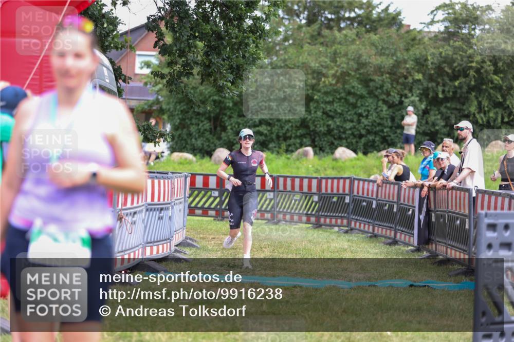 21.06.2026 - 29. Vierlanden-Triathlon Andreas Tolksdorf http://msf.ph/oto/9916238 21.06.2026 14:16:48 Ziel 1111 meine-sportfotos.de