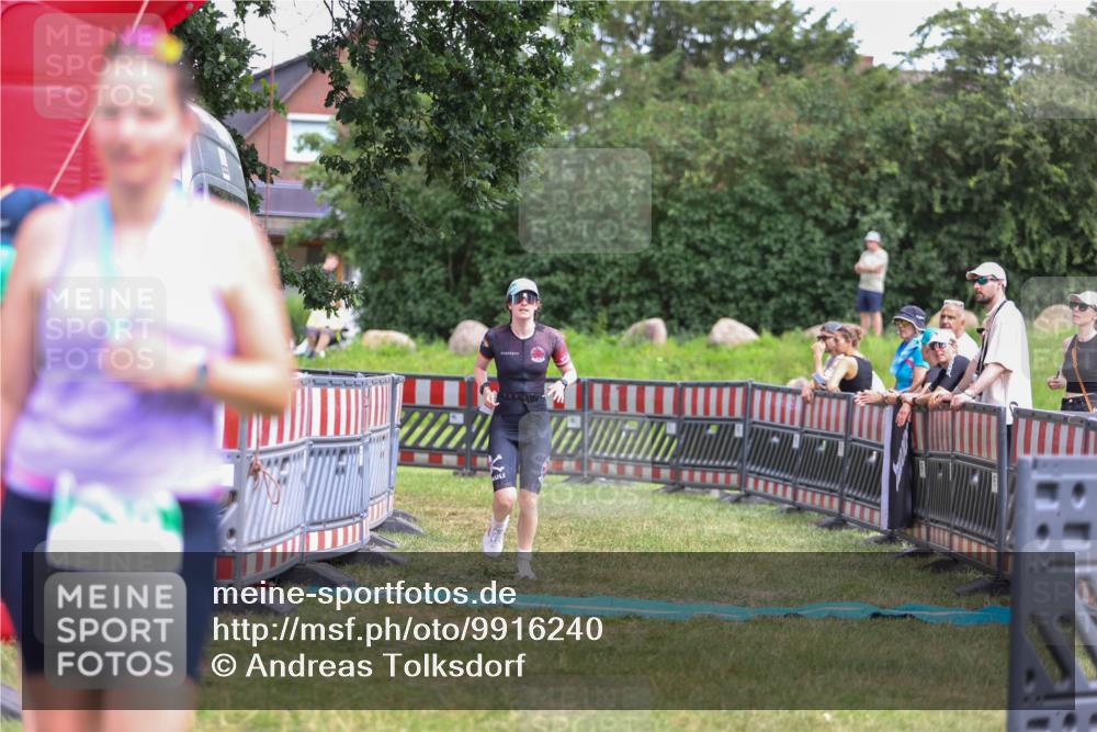 21.06.2026 - 29. Vierlanden-Triathlon Andreas Tolksdorf http://msf.ph/oto/9916240 21.06.2026 14:16:48 Ziel 1111 meine-sportfotos.de