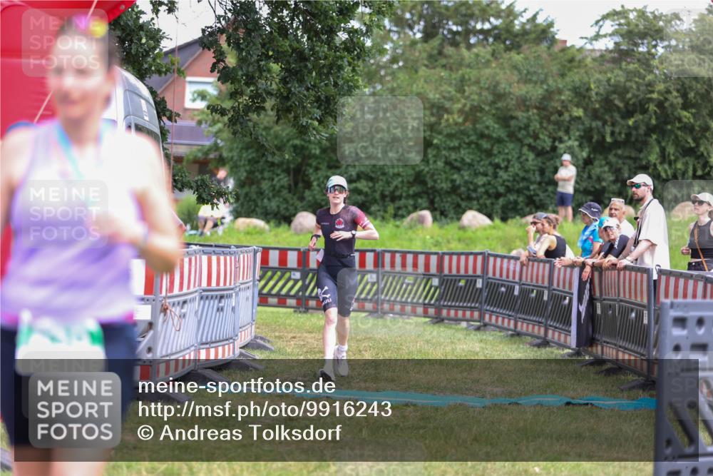 21.06.2026 - 29. Vierlanden-Triathlon Andreas Tolksdorf http://msf.ph/oto/9916243 21.06.2026 14:16:48 Ziel 1111 meine-sportfotos.de