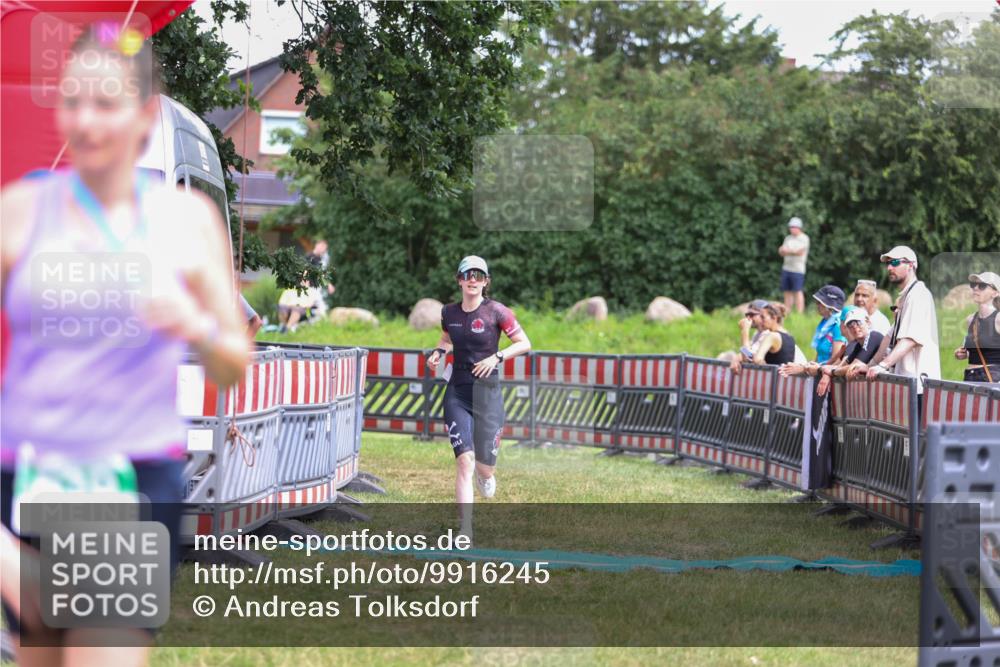 21.06.2026 - 29. Vierlanden-Triathlon Andreas Tolksdorf http://msf.ph/oto/9916245 21.06.2026 14:16:49 Ziel 1111 meine-sportfotos.de