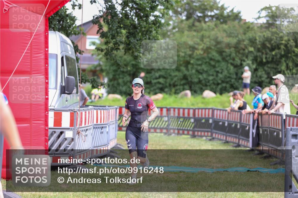 21.06.2026 - 29. Vierlanden-Triathlon Andreas Tolksdorf http://msf.ph/oto/9916248 21.06.2026 14:16:50 Ziel 1111 meine-sportfotos.de