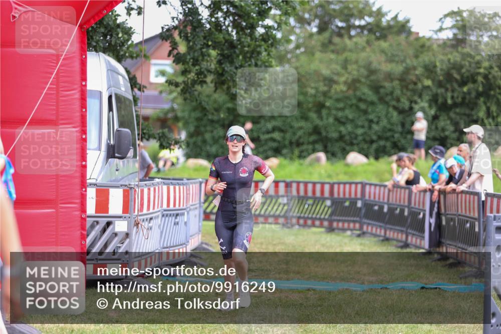 21.06.2026 - 29. Vierlanden-Triathlon Andreas Tolksdorf http://msf.ph/oto/9916249 21.06.2026 14:16:50 Ziel 1111 meine-sportfotos.de