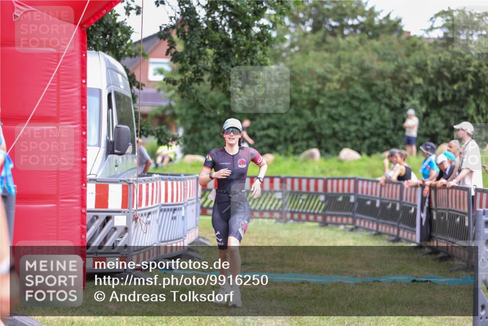 21.06.2026 - 29. Vierlanden-Triathlon Andreas Tolksdorf http://msf.ph/oto/9916250 21.06.2026 14:16:50 Ziel 1111 meine-sportfotos.de
