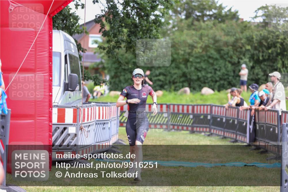 21.06.2026 - 29. Vierlanden-Triathlon Andreas Tolksdorf http://msf.ph/oto/9916251 21.06.2026 14:16:50 Ziel 1111 meine-sportfotos.de