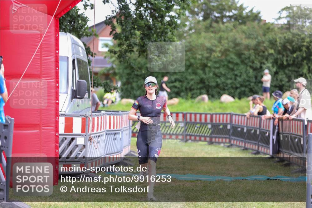 21.06.2026 - 29. Vierlanden-Triathlon Andreas Tolksdorf http://msf.ph/oto/9916253 21.06.2026 14:16:50 Ziel 1111 meine-sportfotos.de