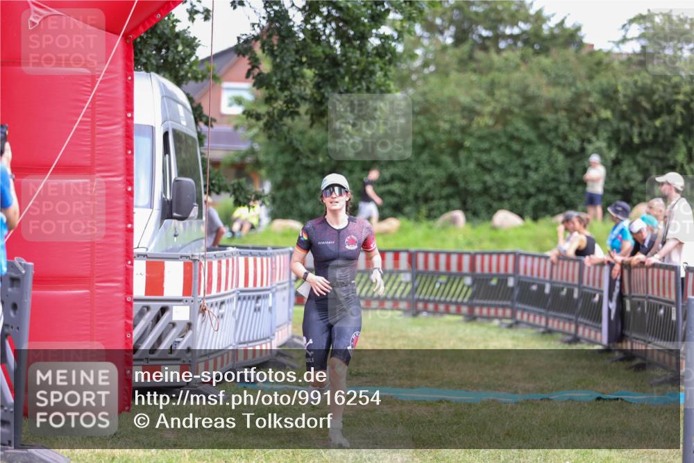 21.06.2026 - 29. Vierlanden-Triathlon Andreas Tolksdorf http://msf.ph/oto/9916254 21.06.2026 14:16:50 Ziel 1111 meine-sportfotos.de