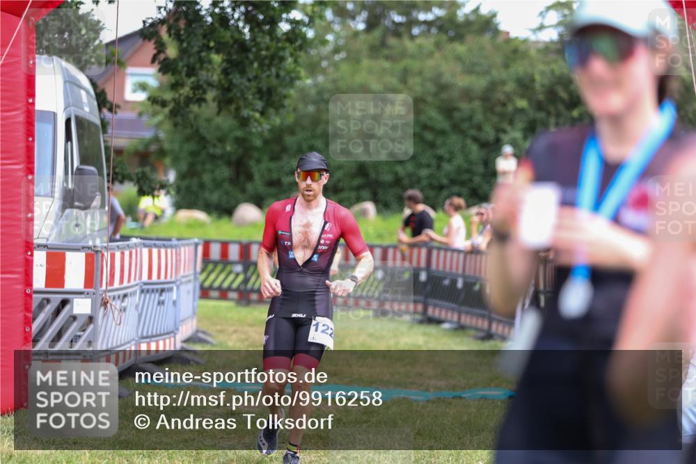 21.06.2026 - 29. Vierlanden-Triathlon Andreas Tolksdorf http://msf.ph/oto/9916258 21.06.2026 14:17:04 Ziel 850, 1129, 1155, 1220 meine-sportfotos.de