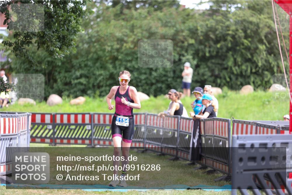 21.06.2026 - 29. Vierlanden-Triathlon Andreas Tolksdorf http://msf.ph/oto/9916286 21.06.2026 14:17:53 Ziel 1154 meine-sportfotos.de