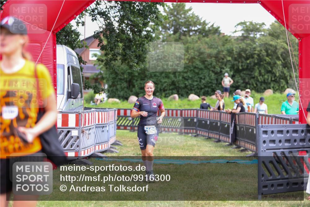 21.06.2026 - 29. Vierlanden-Triathlon Andreas Tolksdorf http://msf.ph/oto/9916300 21.06.2026 14:18:14 Ziel 1164 meine-sportfotos.de