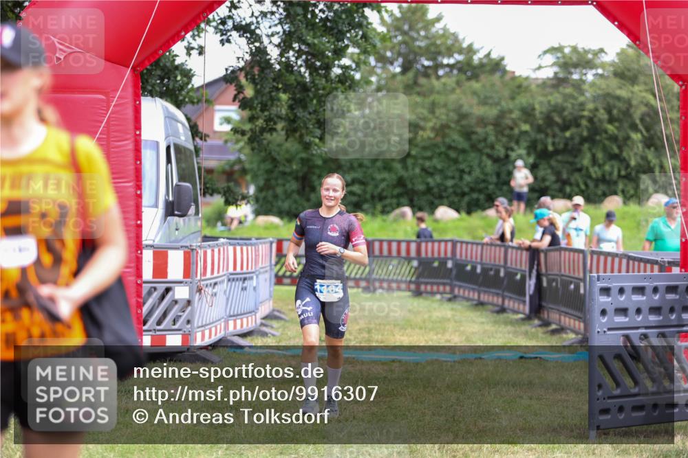 21.06.2026 - 29. Vierlanden-Triathlon Andreas Tolksdorf http://msf.ph/oto/9916307 21.06.2026 14:18:15 Ziel 1164 meine-sportfotos.de