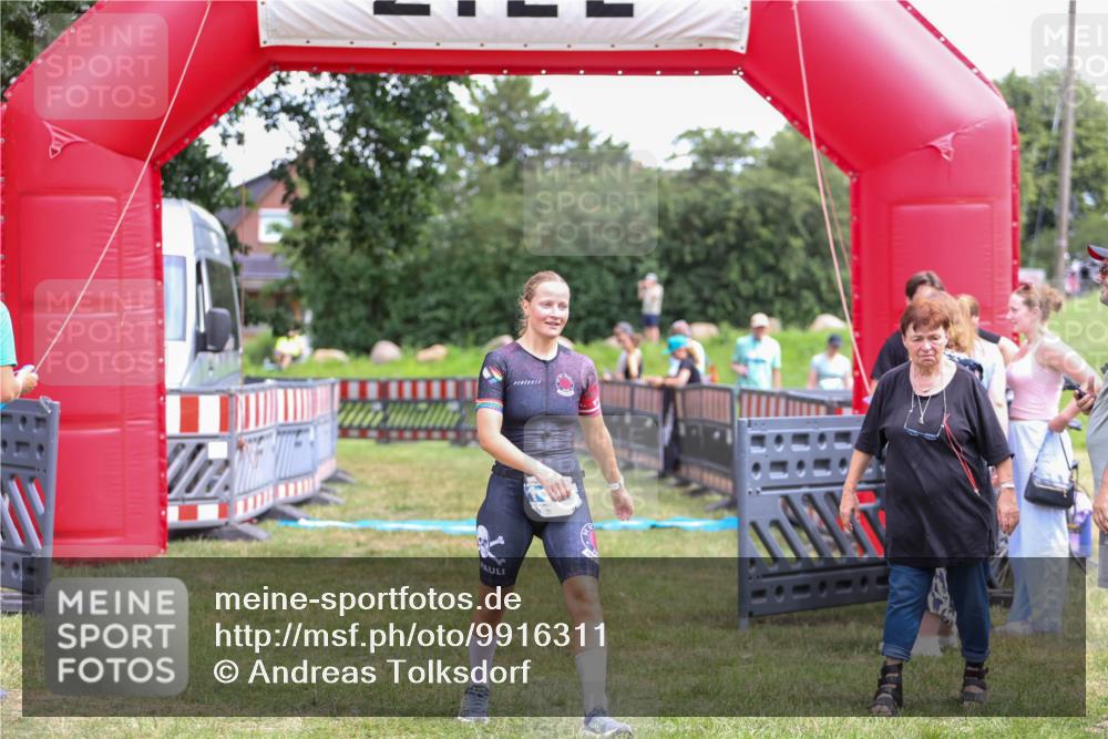 21.06.2026 - 29. Vierlanden-Triathlon Andreas Tolksdorf http://msf.ph/oto/9916311 21.06.2026 14:18:17 Ziel 1164 meine-sportfotos.de