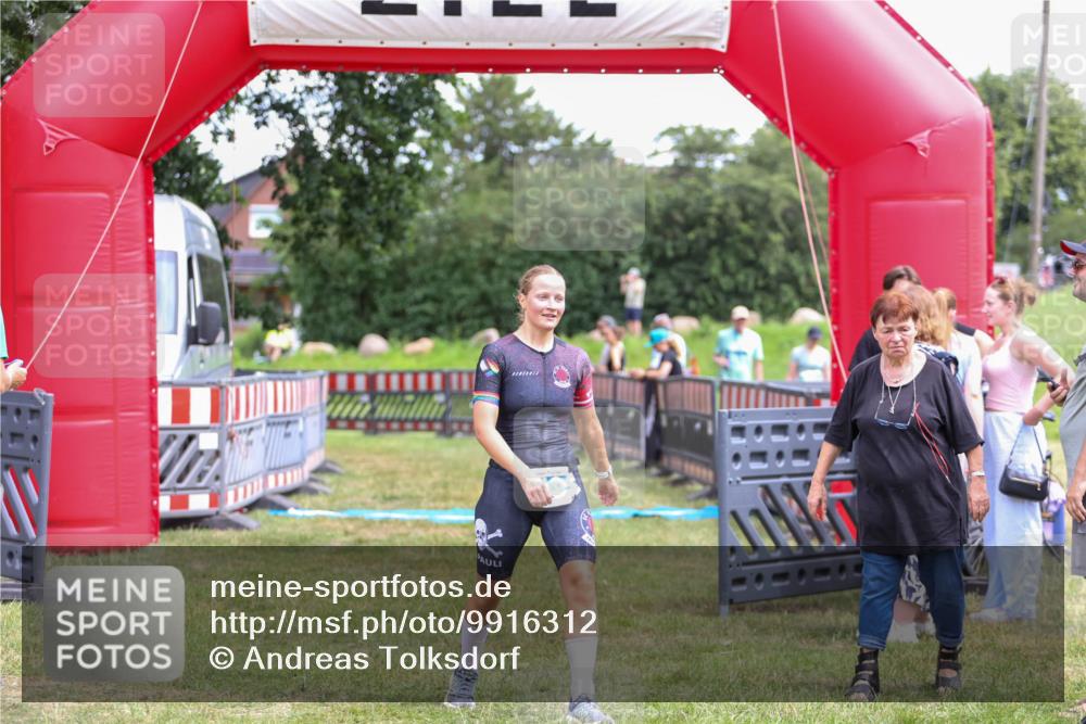 21.06.2026 - 29. Vierlanden-Triathlon Andreas Tolksdorf http://msf.ph/oto/9916312 21.06.2026 14:18:17 Ziel 1164 meine-sportfotos.de