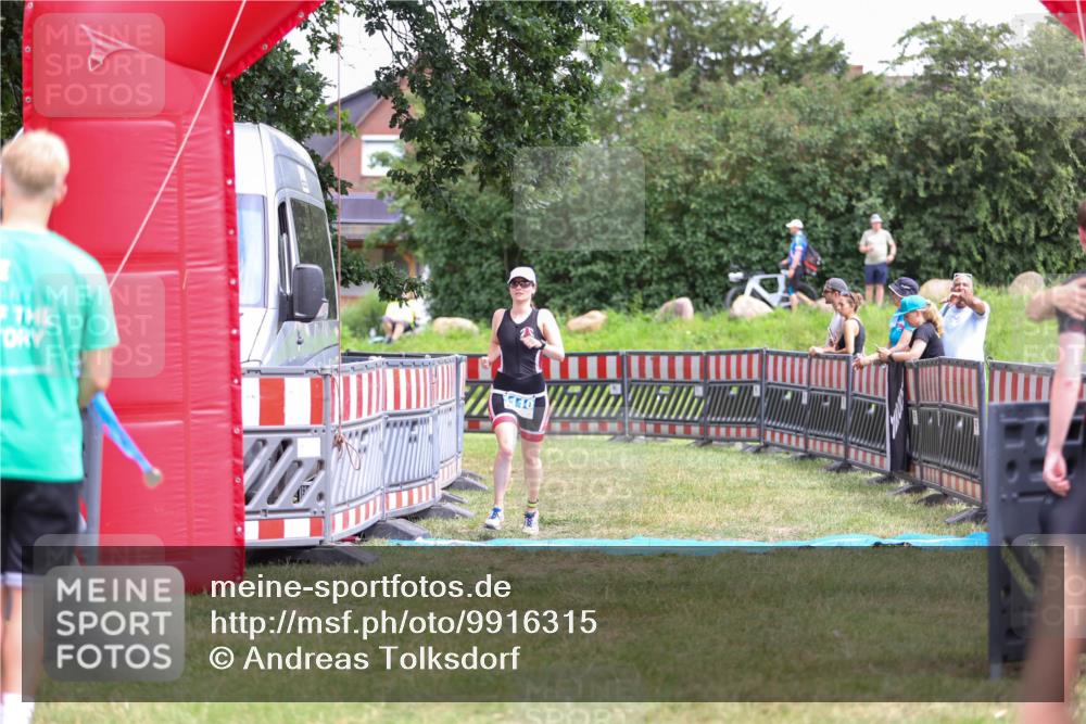 21.06.2026 - 29. Vierlanden-Triathlon Andreas Tolksdorf http://msf.ph/oto/9916315 21.06.2026 14:18:30 Ziel 1110 meine-sportfotos.de