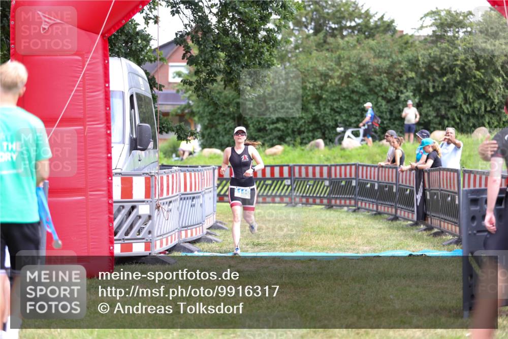 21.06.2026 - 29. Vierlanden-Triathlon Andreas Tolksdorf http://msf.ph/oto/9916317 21.06.2026 14:18:30 Ziel 1110 meine-sportfotos.de