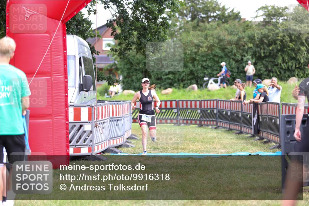 21.06.2026 - 29. Vierlanden-Triathlon Andreas Tolksdorf http://msf.ph/oto/9916318 21.06.2026 14:18:30 Ziel 1110 meine-sportfotos.de