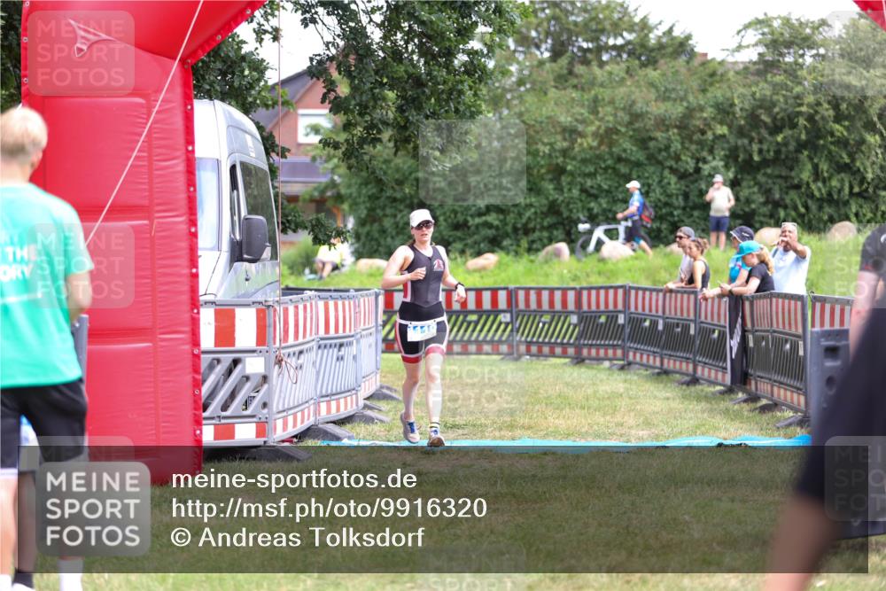 21.06.2026 - 29. Vierlanden-Triathlon Andreas Tolksdorf http://msf.ph/oto/9916320 21.06.2026 14:18:30 Ziel 1110 meine-sportfotos.de