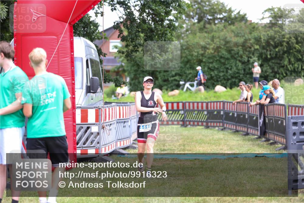 21.06.2026 - 29. Vierlanden-Triathlon Andreas Tolksdorf http://msf.ph/oto/9916323 21.06.2026 14:18:32 Ziel 1110 meine-sportfotos.de