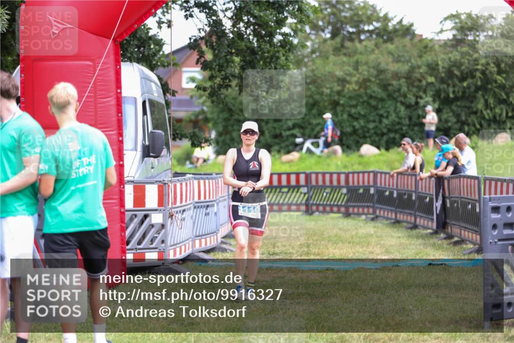 21.06.2026 - 29. Vierlanden-Triathlon Andreas Tolksdorf http://msf.ph/oto/9916327 21.06.2026 14:18:32 Ziel 1110 meine-sportfotos.de