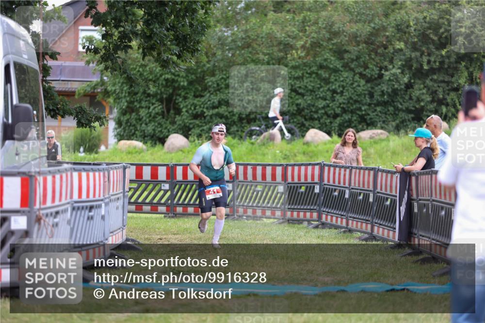 21.06.2026 - 29. Vierlanden-Triathlon Andreas Tolksdorf http://msf.ph/oto/9916328 21.06.2026 14:29:34 Ziel 41 meine-sportfotos.de