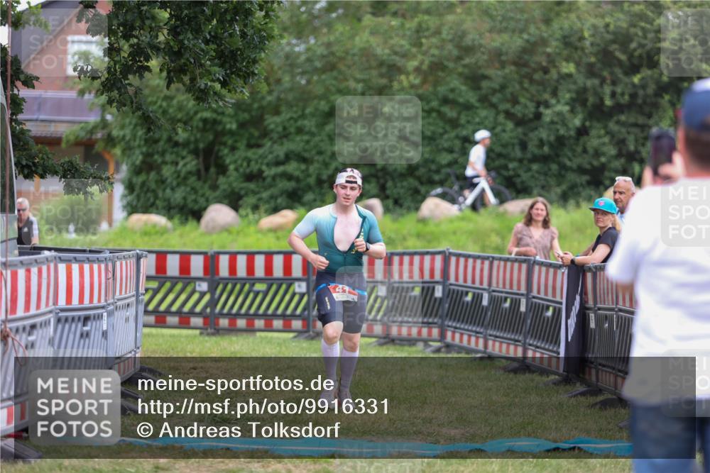 21.06.2026 - 29. Vierlanden-Triathlon Andreas Tolksdorf http://msf.ph/oto/9916331 21.06.2026 14:29:35 Ziel 41, 1186 meine-sportfotos.de