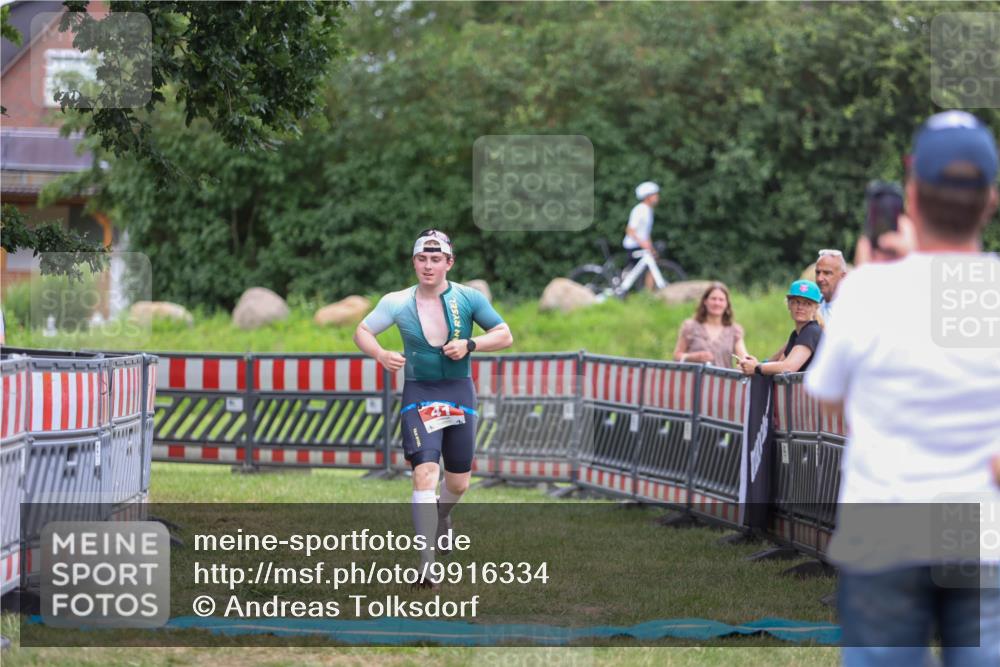 21.06.2026 - 29. Vierlanden-Triathlon Andreas Tolksdorf http://msf.ph/oto/9916334 21.06.2026 14:29:35 Ziel 41, 1186 meine-sportfotos.de