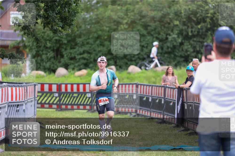 21.06.2026 - 29. Vierlanden-Triathlon Andreas Tolksdorf http://msf.ph/oto/9916337 21.06.2026 14:29:36 Ziel 41, 1186 meine-sportfotos.de