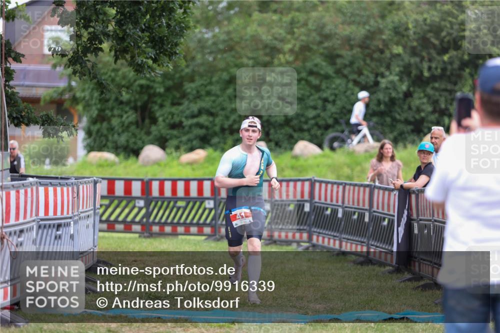 21.06.2026 - 29. Vierlanden-Triathlon Andreas Tolksdorf http://msf.ph/oto/9916339 21.06.2026 14:29:36 Ziel 41, 1186 meine-sportfotos.de