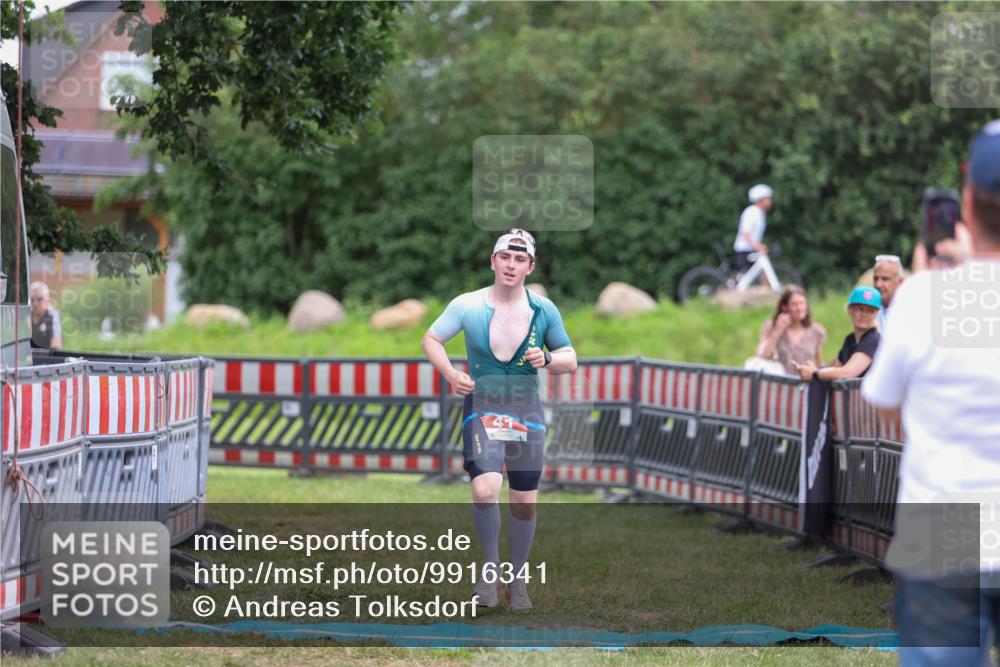 21.06.2026 - 29. Vierlanden-Triathlon Andreas Tolksdorf http://msf.ph/oto/9916341 21.06.2026 14:29:36 Ziel 41, 1186 meine-sportfotos.de