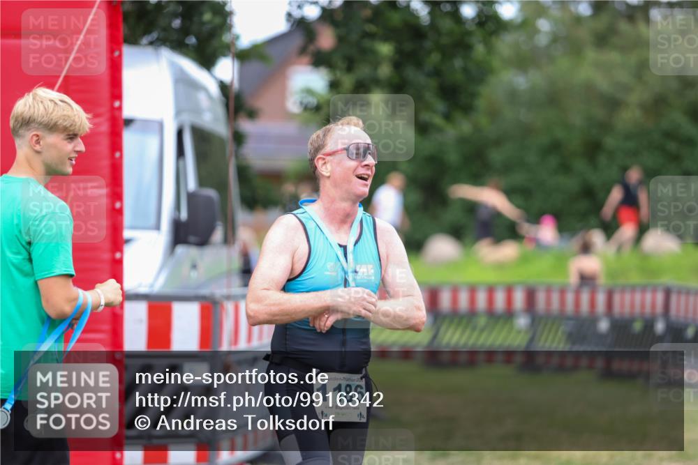 21.06.2026 - 29. Vierlanden-Triathlon Andreas Tolksdorf http://msf.ph/oto/9916342 21.06.2026 14:29:51 Ziel 1186 meine-sportfotos.de