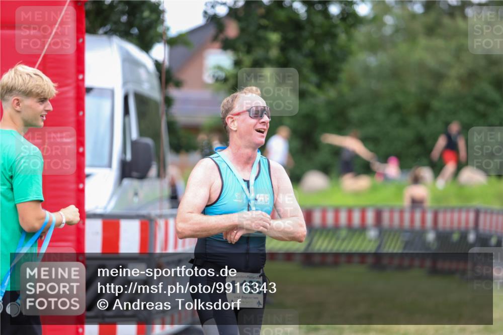 21.06.2026 - 29. Vierlanden-Triathlon Andreas Tolksdorf http://msf.ph/oto/9916343 21.06.2026 14:29:51 Ziel 1186 meine-sportfotos.de