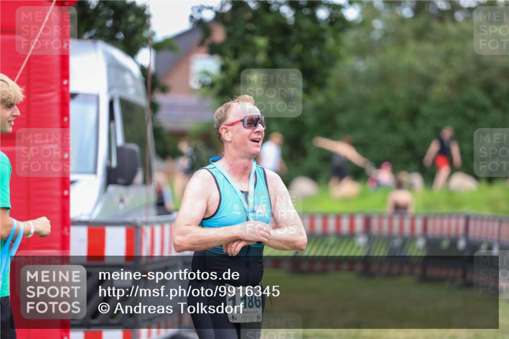 21.06.2026 - 29. Vierlanden-Triathlon Andreas Tolksdorf http://msf.ph/oto/9916345 21.06.2026 14:29:51 Ziel 1186 meine-sportfotos.de
