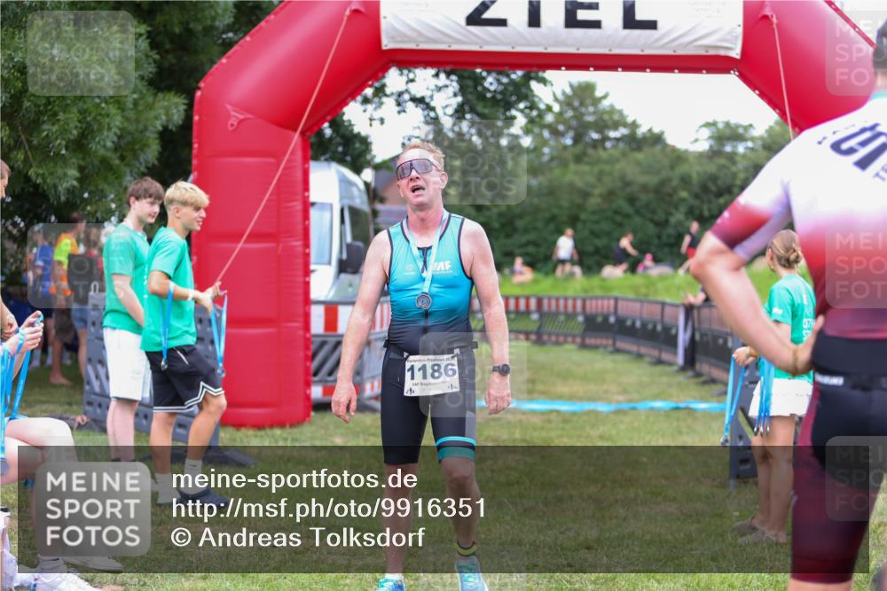 21.06.2026 - 29. Vierlanden-Triathlon Andreas Tolksdorf http://msf.ph/oto/9916351 21.06.2026 14:29:55 Ziel 1152 meine-sportfotos.de