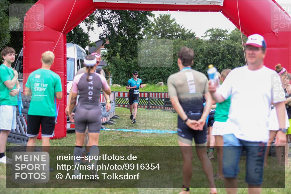 21.06.2026 - 29. Vierlanden-Triathlon Andreas Tolksdorf http://msf.ph/oto/9916354 21.06.2026 14:30:21 Ziel 1167, 1184 meine-sportfotos.de