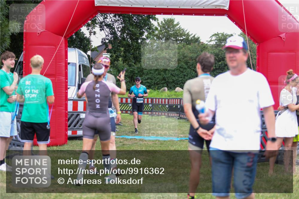 21.06.2026 - 29. Vierlanden-Triathlon Andreas Tolksdorf http://msf.ph/oto/9916362 21.06.2026 14:30:21 Ziel 1167, 1184 meine-sportfotos.de