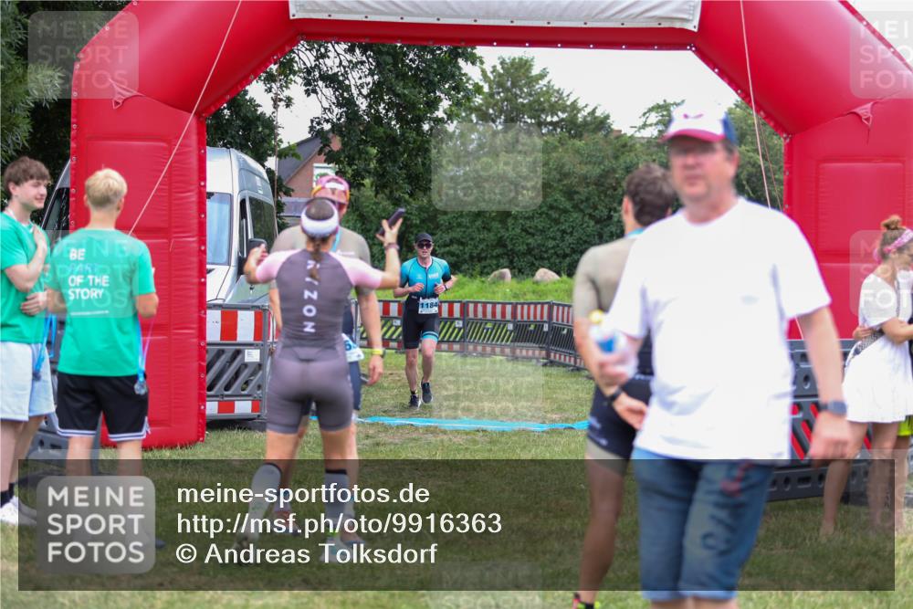 21.06.2026 - 29. Vierlanden-Triathlon Andreas Tolksdorf http://msf.ph/oto/9916363 21.06.2026 14:30:21 Ziel 1167, 1184 meine-sportfotos.de