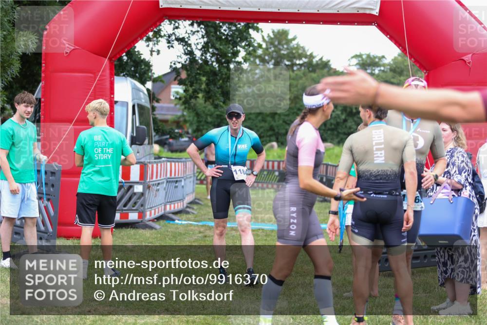 21.06.2026 - 29. Vierlanden-Triathlon Andreas Tolksdorf http://msf.ph/oto/9916370 21.06.2026 14:30:27 Ziel 1137, 1167, 1184 meine-sportfotos.de