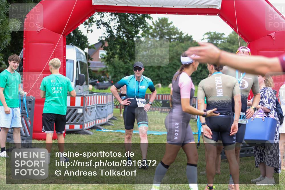 21.06.2026 - 29. Vierlanden-Triathlon Andreas Tolksdorf http://msf.ph/oto/9916372 21.06.2026 14:30:27 Ziel 1137, 1167, 1184 meine-sportfotos.de