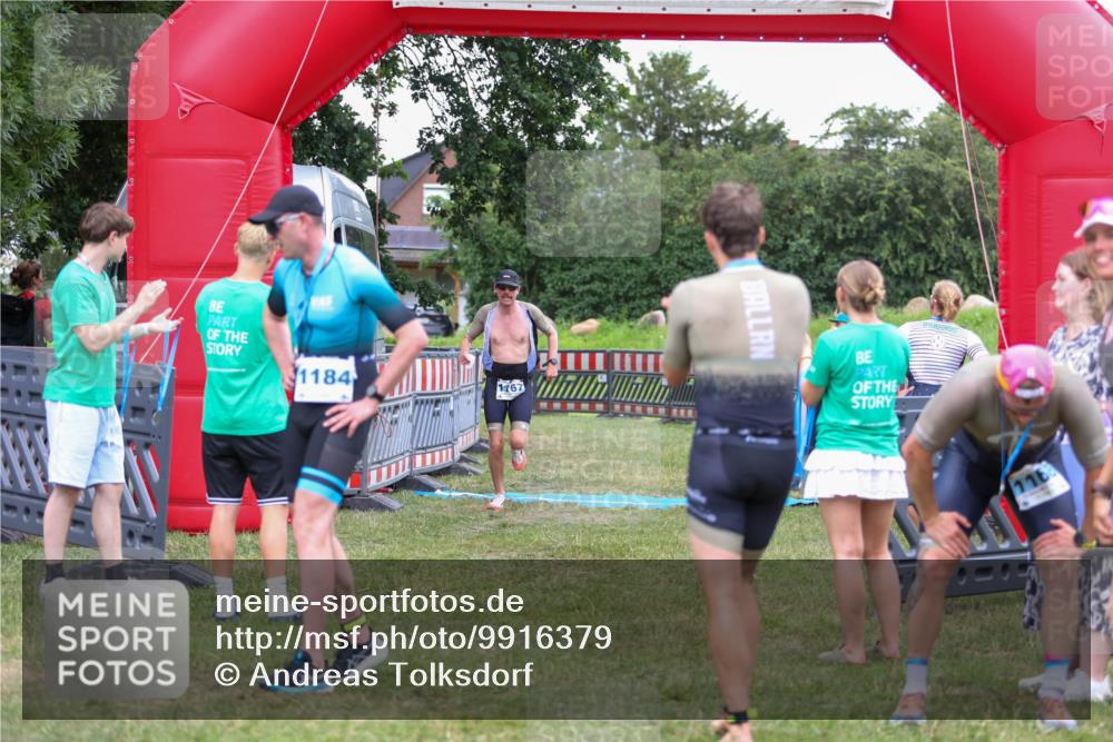21.06.2026 - 29. Vierlanden-Triathlon Andreas Tolksdorf http://msf.ph/oto/9916379 21.06.2026 14:30:30 Ziel 1137, 1167 meine-sportfotos.de