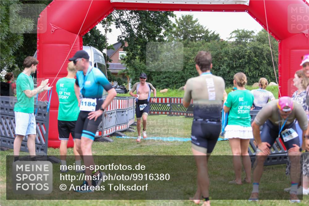 21.06.2026 - 29. Vierlanden-Triathlon Andreas Tolksdorf http://msf.ph/oto/9916380 21.06.2026 14:30:30 Ziel 1137, 1167 meine-sportfotos.de