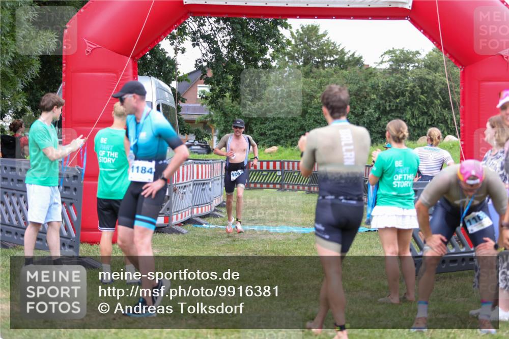 21.06.2026 - 29. Vierlanden-Triathlon Andreas Tolksdorf http://msf.ph/oto/9916381 21.06.2026 14:30:30 Ziel 1137, 1167 meine-sportfotos.de