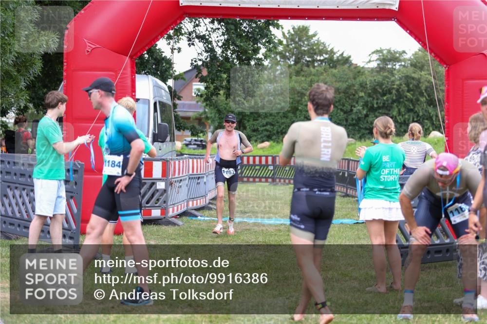 21.06.2026 - 29. Vierlanden-Triathlon Andreas Tolksdorf http://msf.ph/oto/9916386 21.06.2026 14:30:31 Ziel 1137, 1167 meine-sportfotos.de