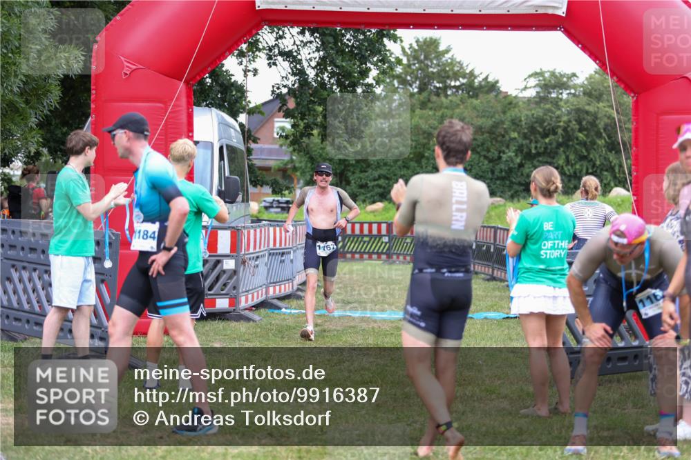 21.06.2026 - 29. Vierlanden-Triathlon Andreas Tolksdorf http://msf.ph/oto/9916387 21.06.2026 14:30:31 Ziel 1137, 1167 meine-sportfotos.de