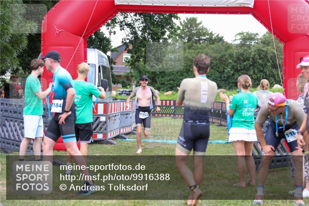 21.06.2026 - 29. Vierlanden-Triathlon Andreas Tolksdorf http://msf.ph/oto/9916388 21.06.2026 14:30:31 Ziel 1137, 1167 meine-sportfotos.de