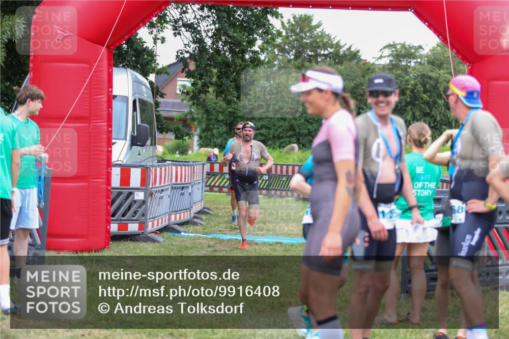 21.06.2026 - 29. Vierlanden-Triathlon Andreas Tolksdorf http://msf.ph/oto/9916408 21.06.2026 14:30:46 Ziel 183, 1172, 1180 meine-sportfotos.de