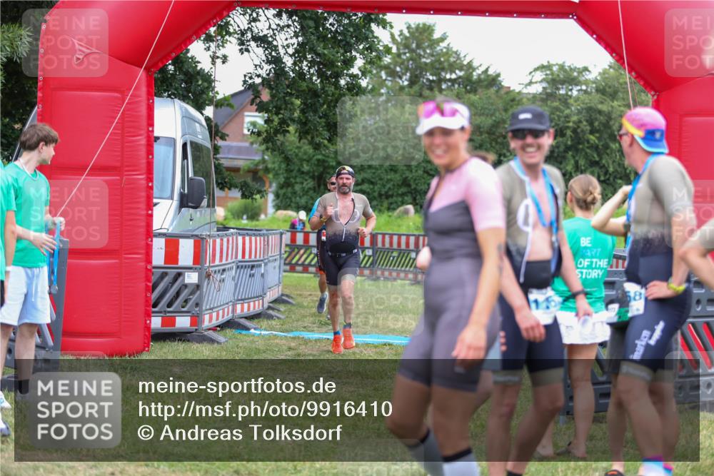 21.06.2026 - 29. Vierlanden-Triathlon Andreas Tolksdorf http://msf.ph/oto/9916410 21.06.2026 14:30:47 Ziel 183, 1172, 1180 meine-sportfotos.de