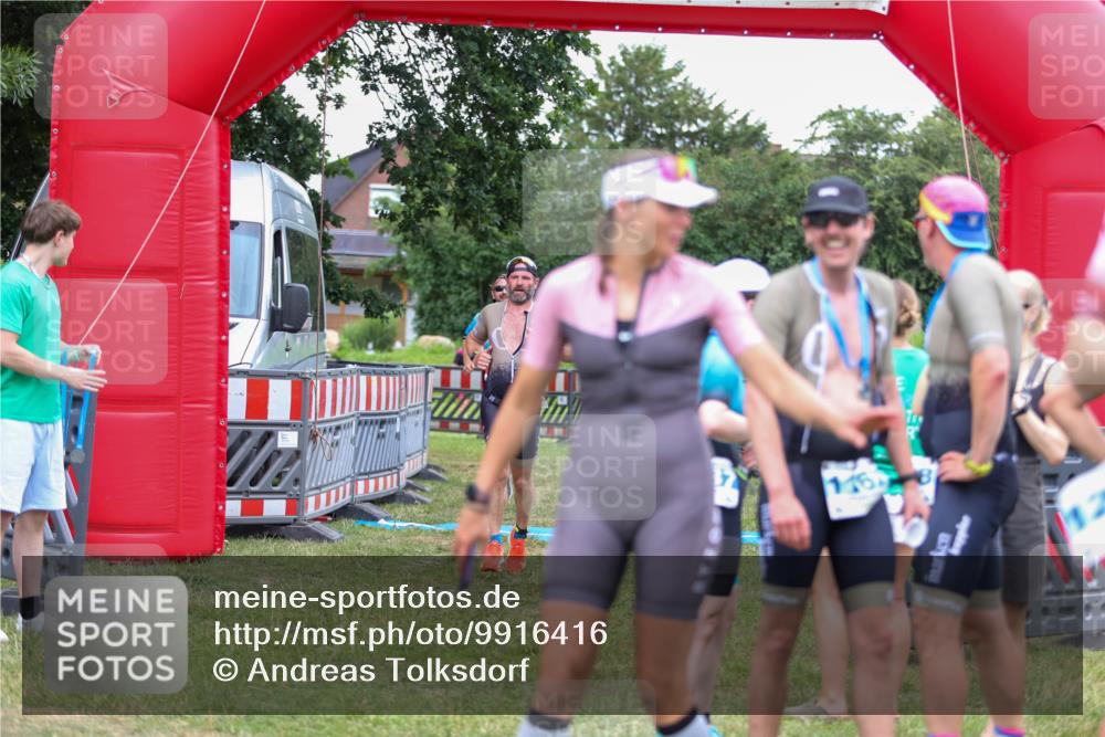 21.06.2026 - 29. Vierlanden-Triathlon Andreas Tolksdorf http://msf.ph/oto/9916416 21.06.2026 14:30:47 Ziel 183, 1172, 1180 meine-sportfotos.de