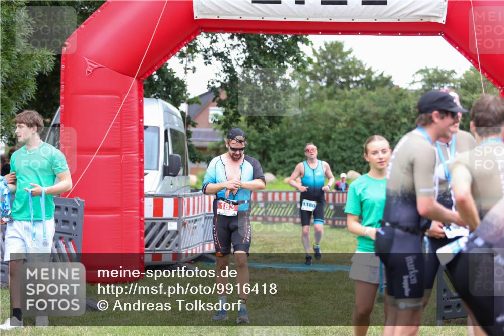 21.06.2026 - 29. Vierlanden-Triathlon Andreas Tolksdorf http://msf.ph/oto/9916418 21.06.2026 14:30:53 Ziel 183, 1180 meine-sportfotos.de