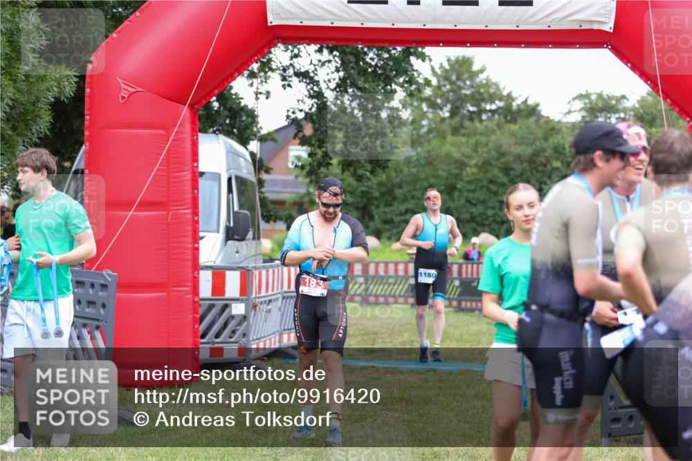 21.06.2026 - 29. Vierlanden-Triathlon Andreas Tolksdorf http://msf.ph/oto/9916420 21.06.2026 14:30:53 Ziel 183, 1180 meine-sportfotos.de
